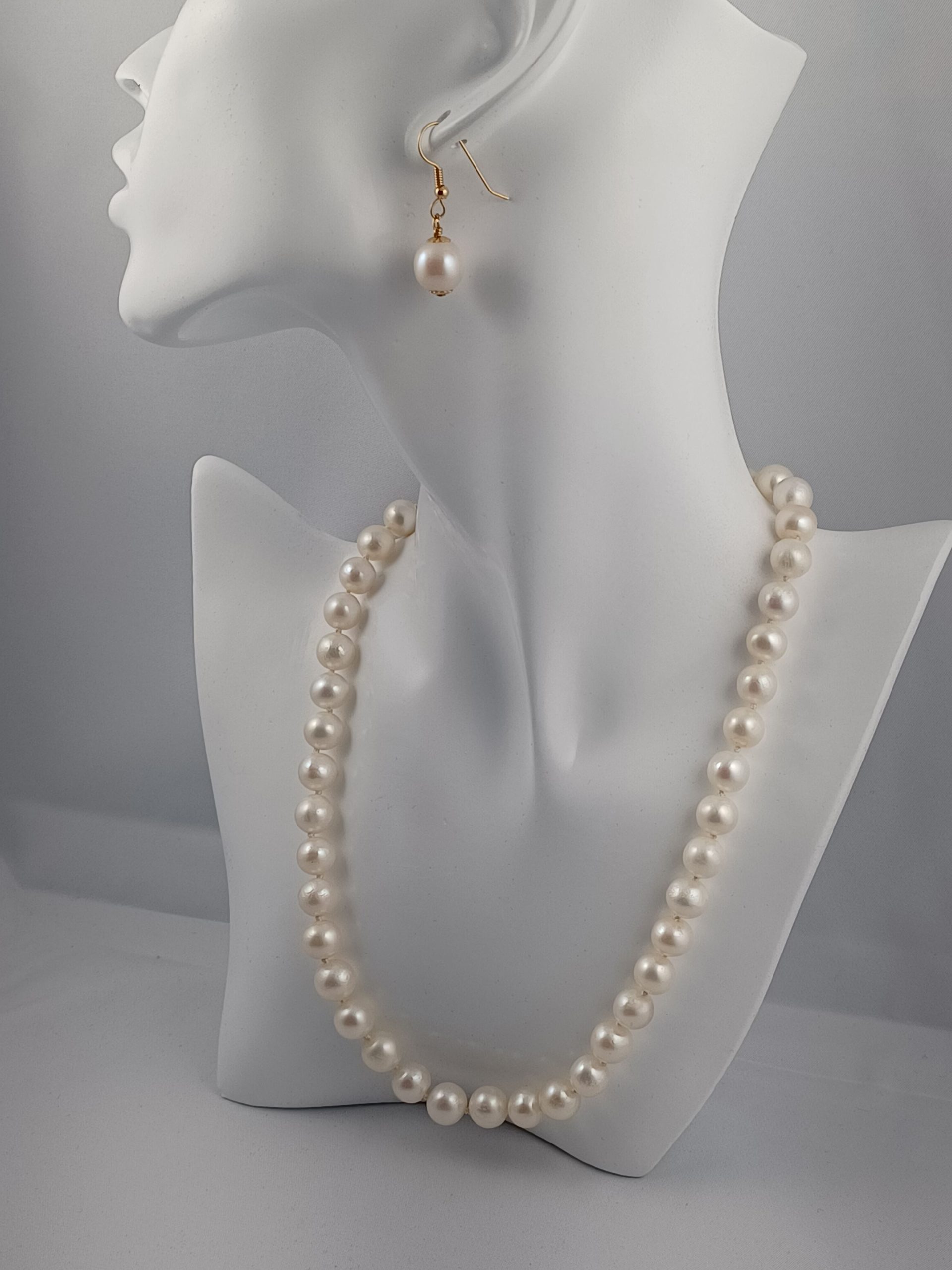 Trish Round Pearl Earrings - Image 5