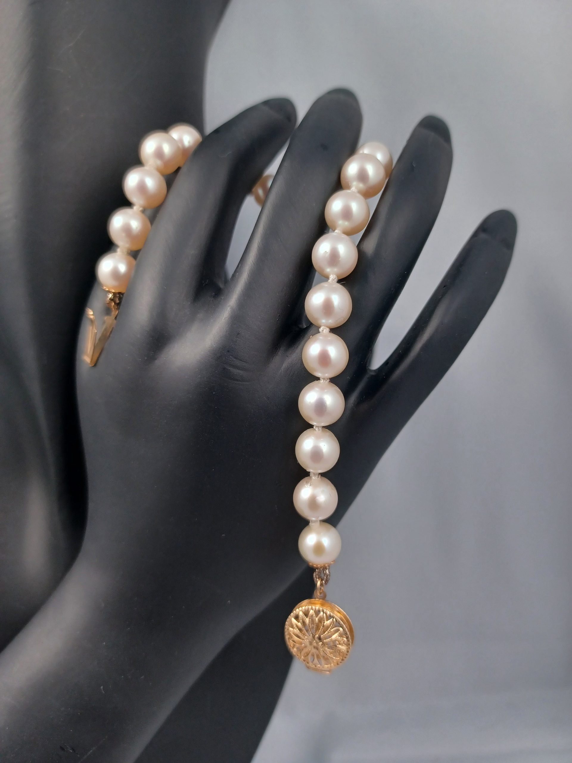 Elizabeth Round Pearl Bracelet - Image 4
