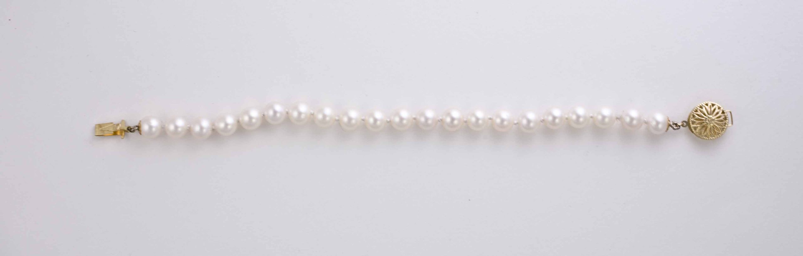 Elizabeth Round Pearl Bracelet - Image 5