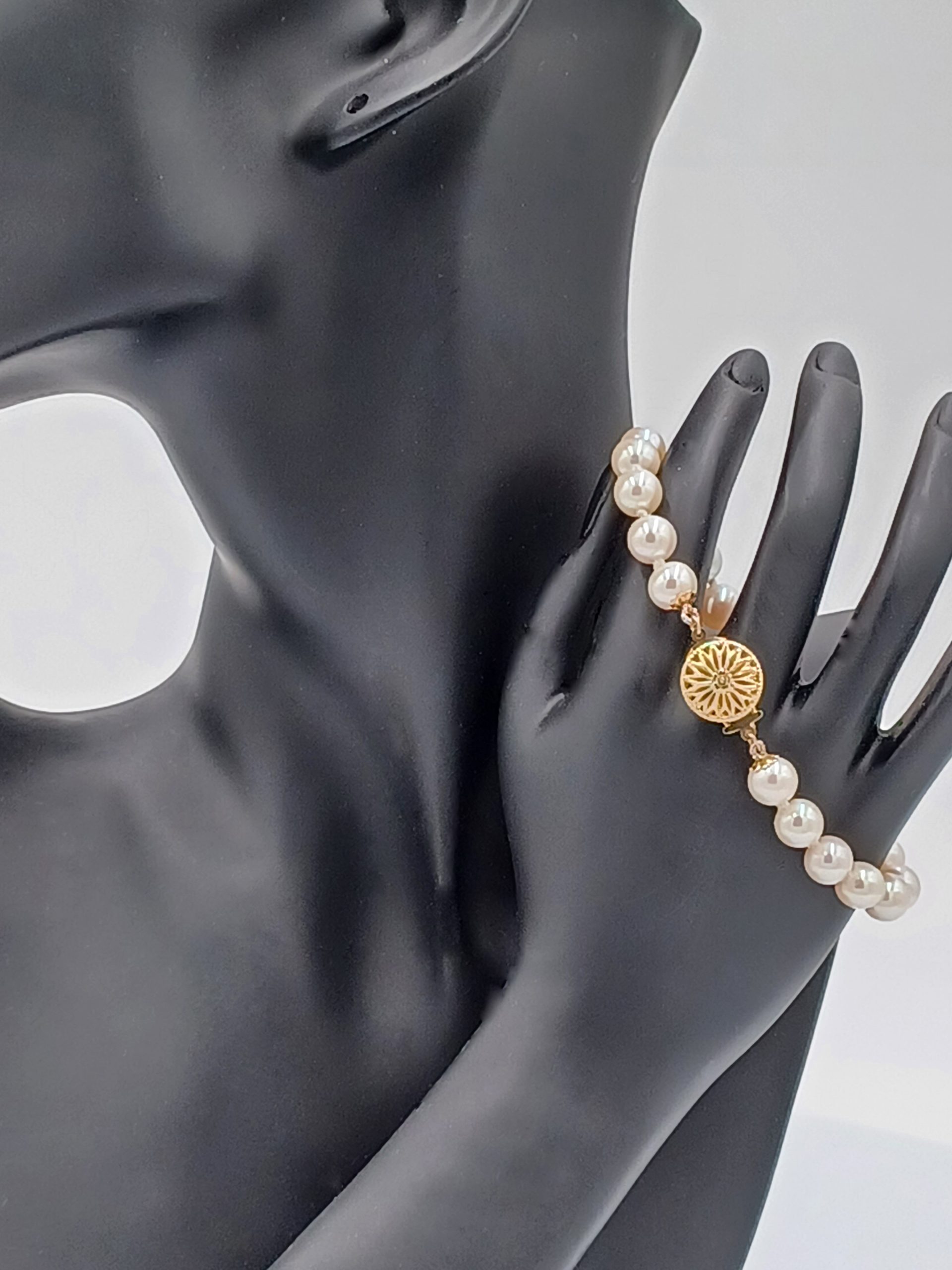 Elizabeth Round Pearl Bracelet